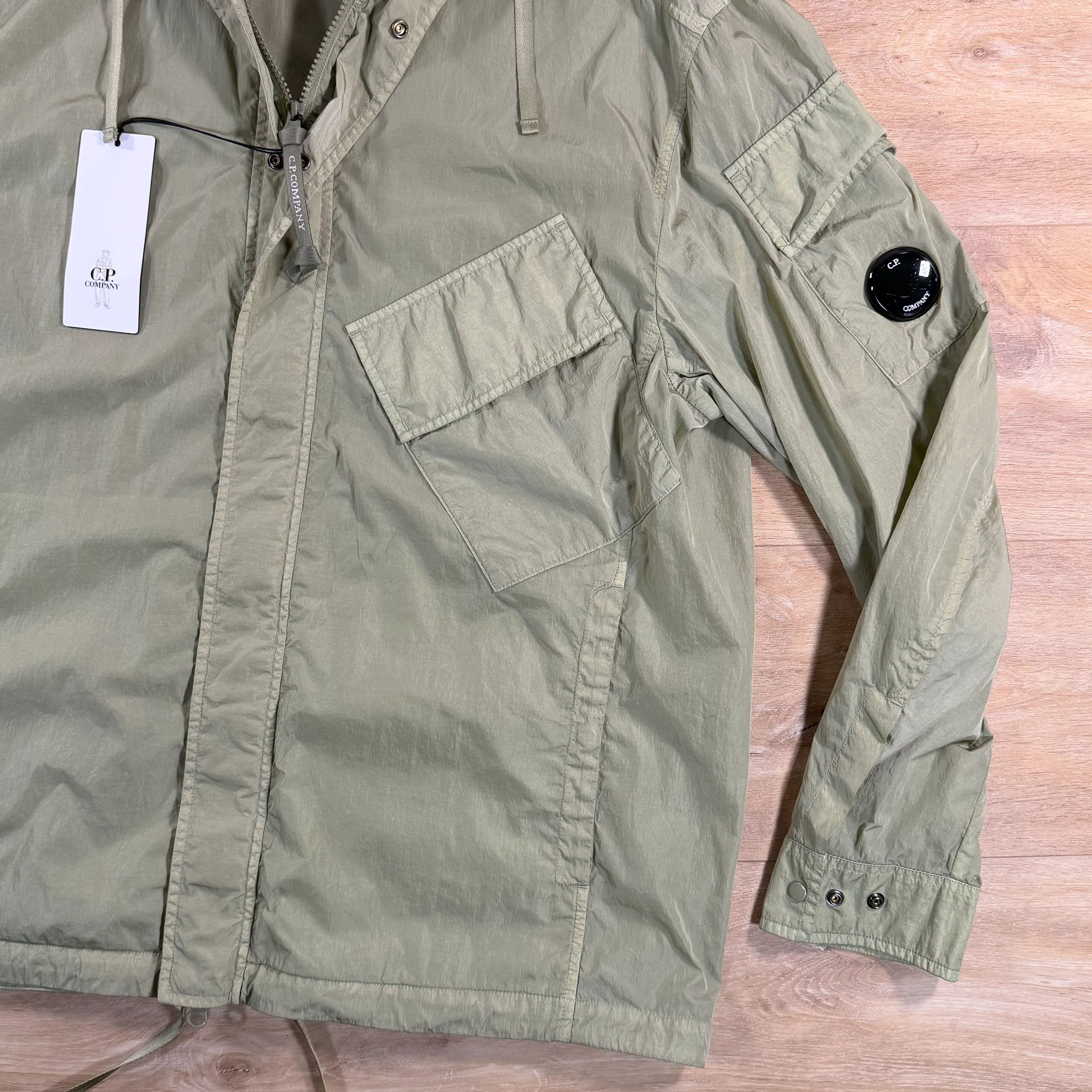 C.P. Company Chrome-R Hooded Lens Overshirt in Moss Gray - Green - Image 3