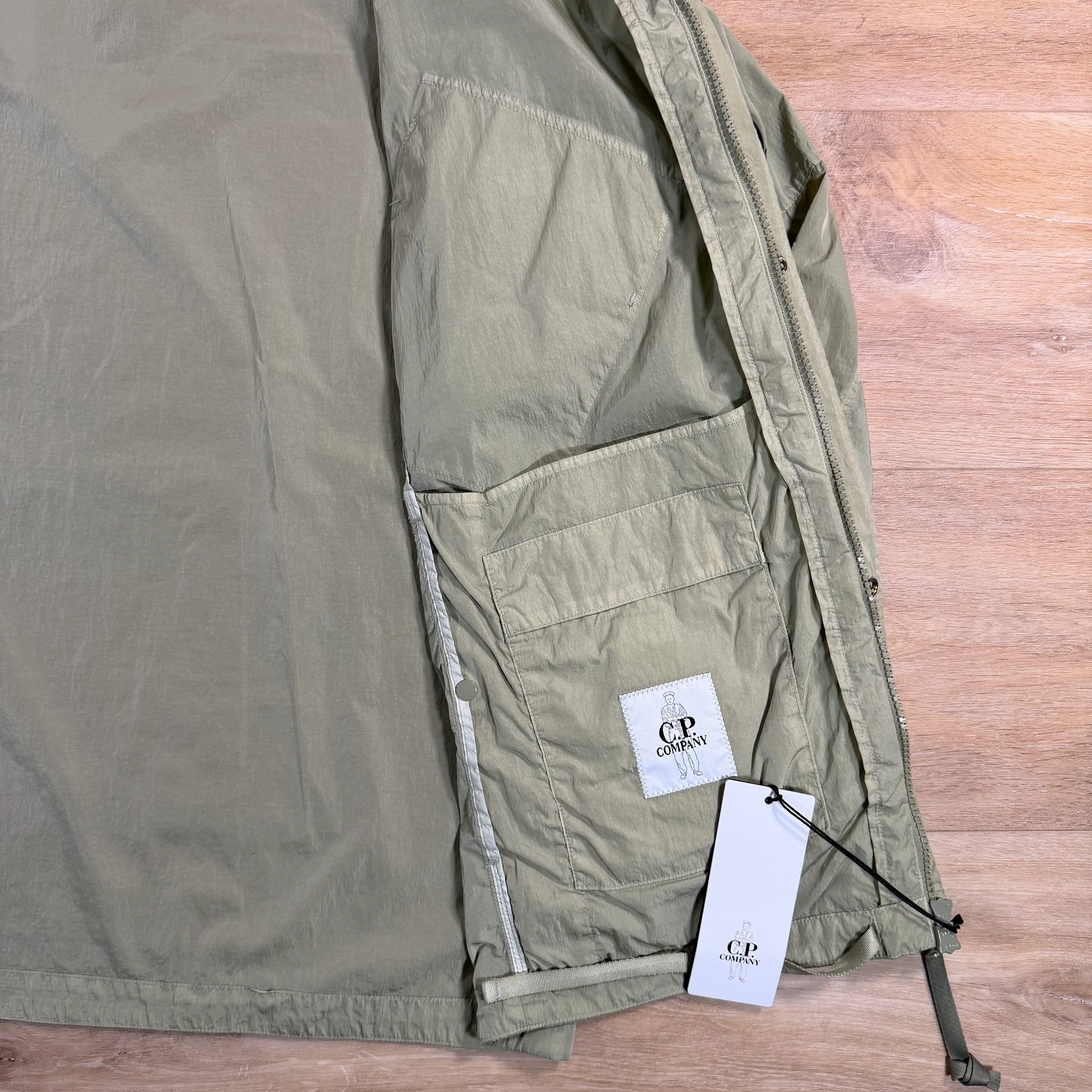 C.P. Company Chrome-R Hooded Lens Overshirt in Moss Gray - Green - Image 7