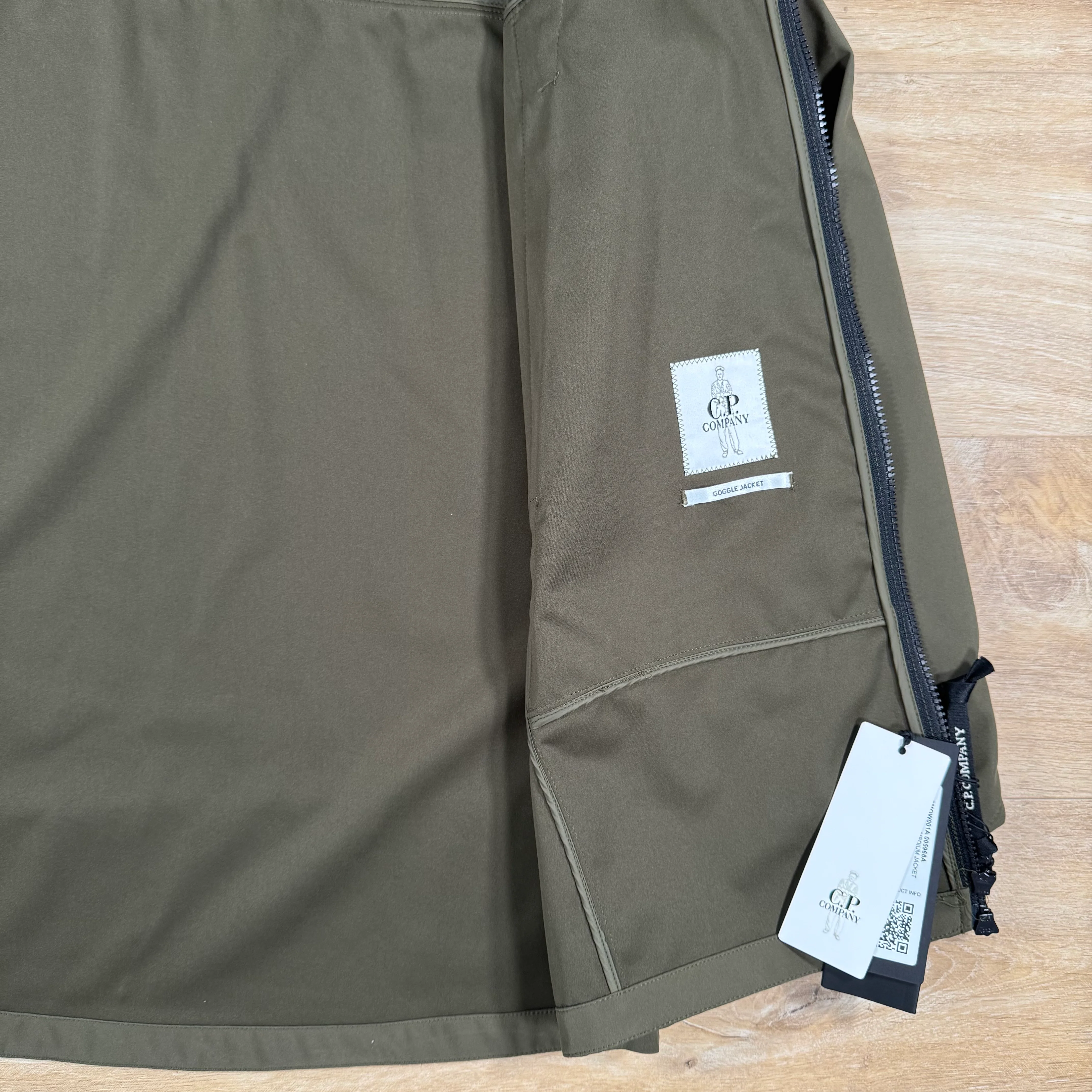 C.P. Company Shell-R Goggle Jacket in Ivy Green - Image 7