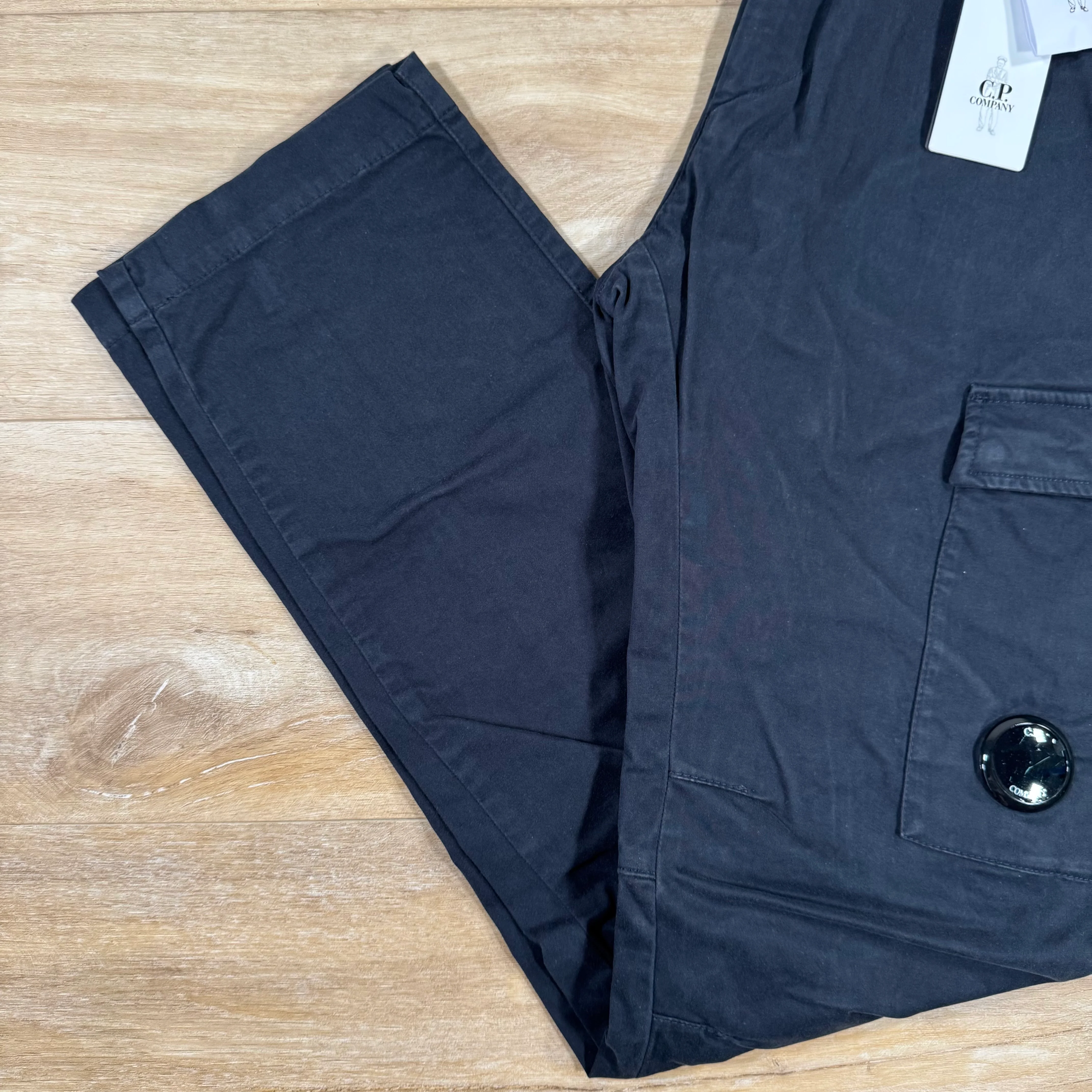 C.P. Company Stretch Sateen Ergonomic Lens Cargo Pants in Navy - Image 4
