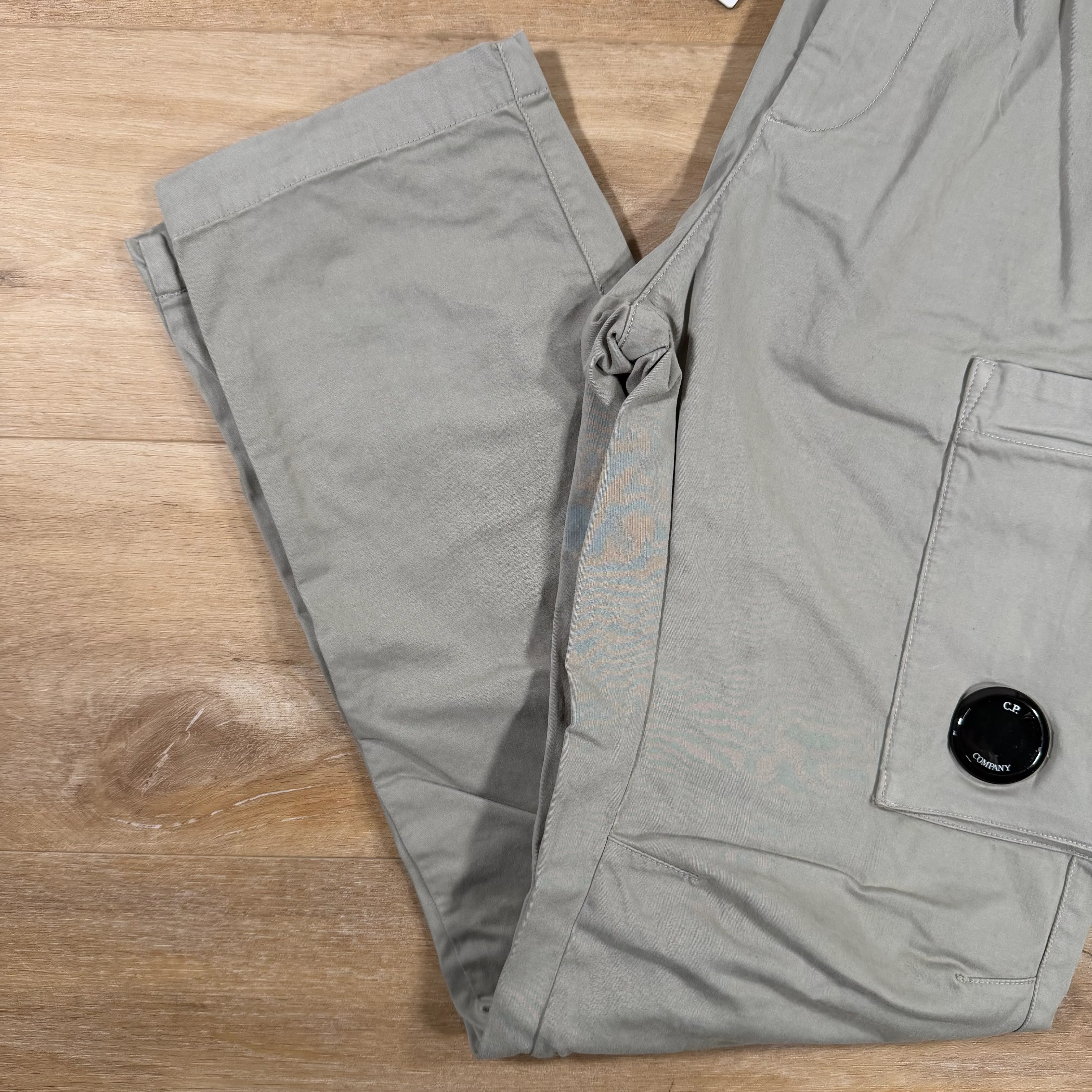 C.P. Company Stretch Sateen Regular Lens Cargo Pants in London Fog - Grey - Image 4