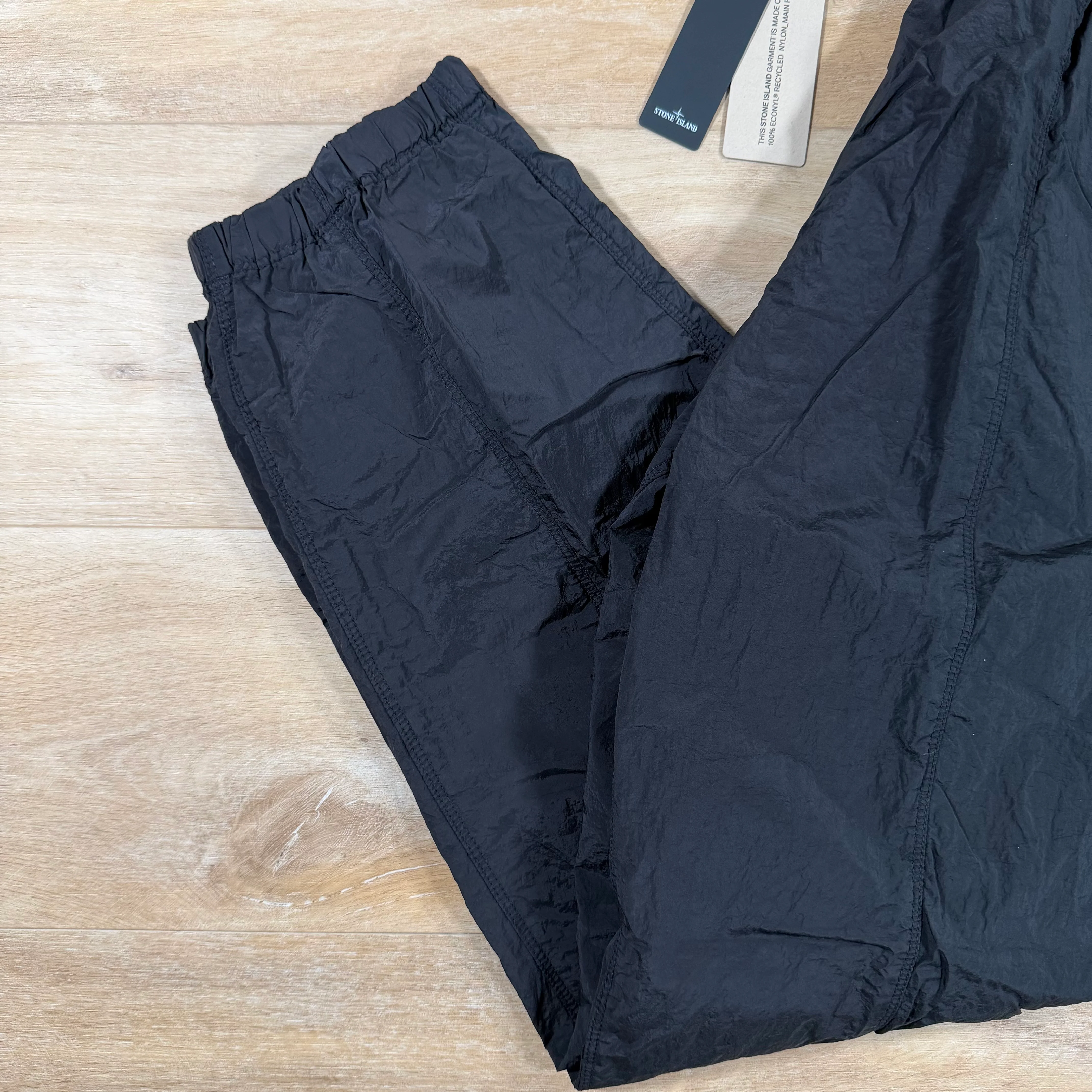 Stone Island Nylon Metal Loose Fit Cargo Trousers in Black - Image 4