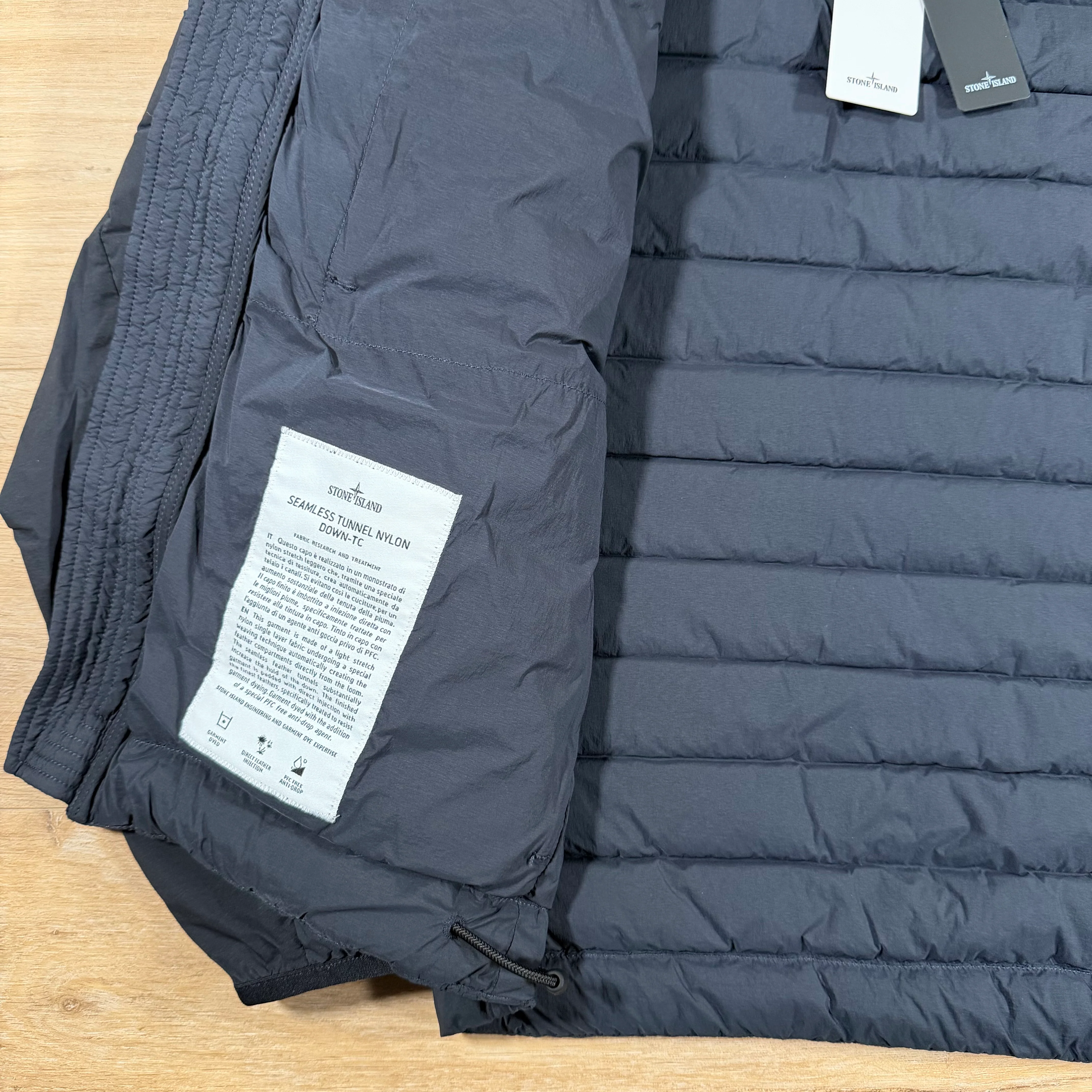 Stone Island Seamless Tunnel Nylon Down-TC Hooded Jacket in Navy - Image 7