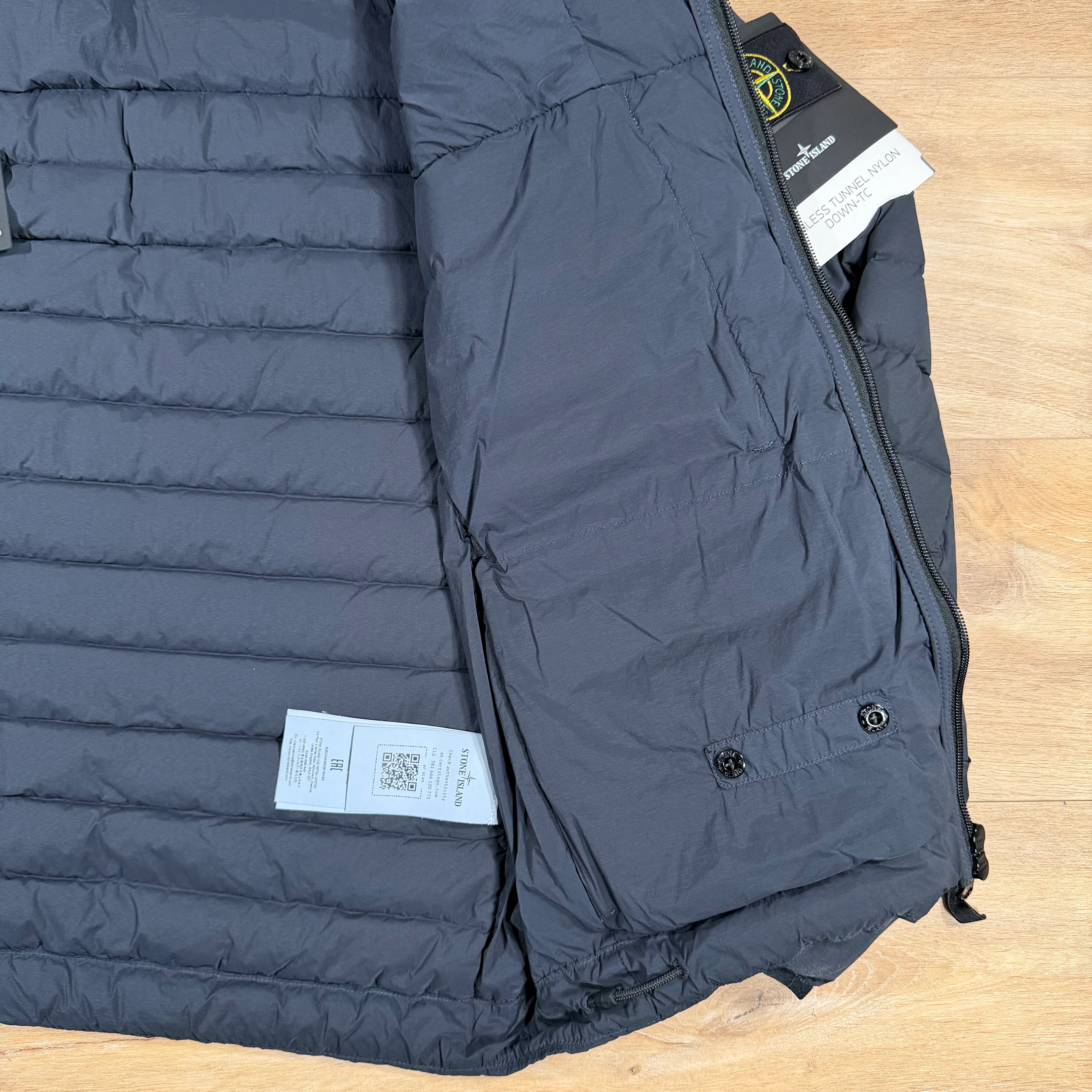 Stone Island Seamless Tunnel Nylon Down-TC Hooded Jacket in Navy - Image 8