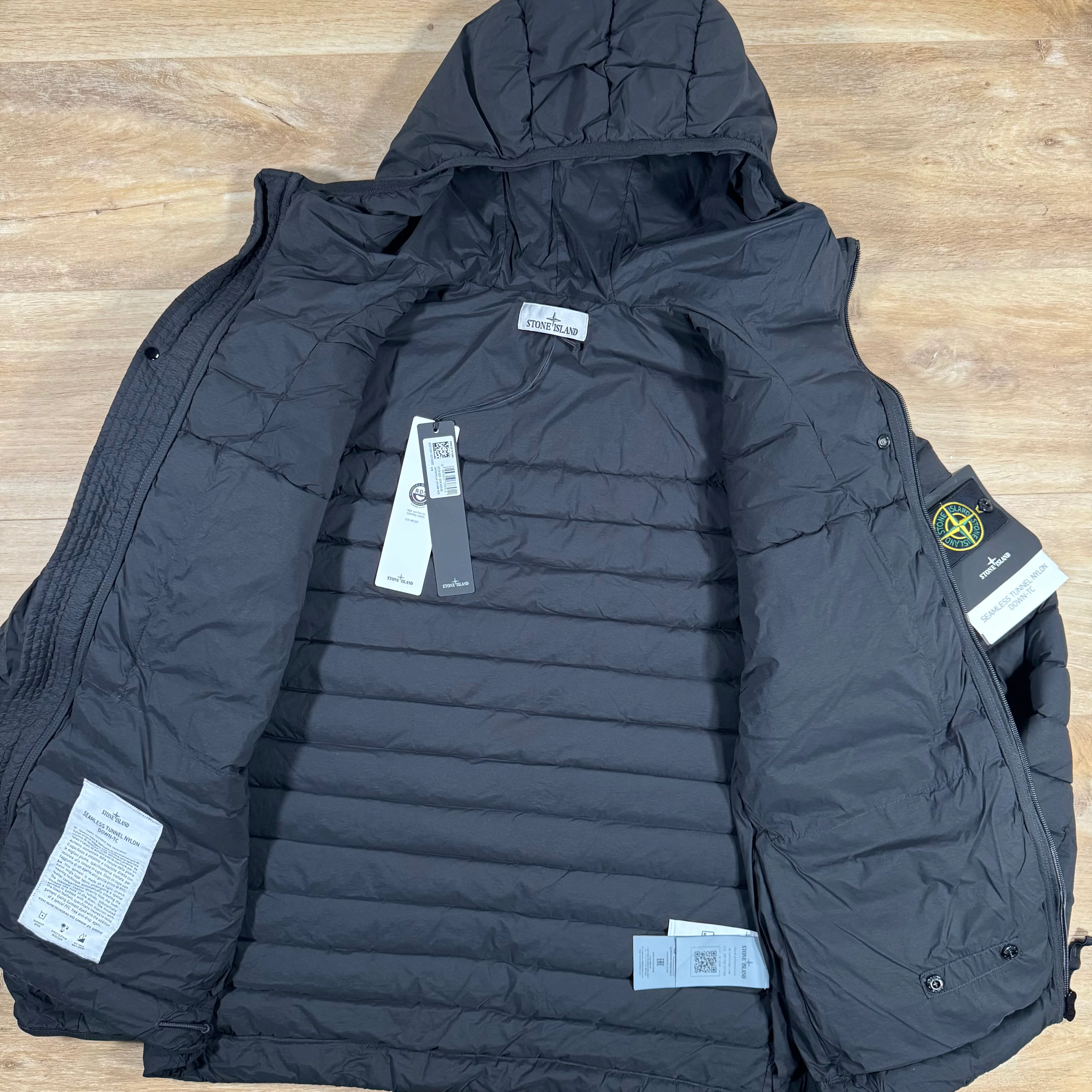 Stone Island Seamless Tunnel Nylon Down-TC Hooded Jacket in Black - Image 4