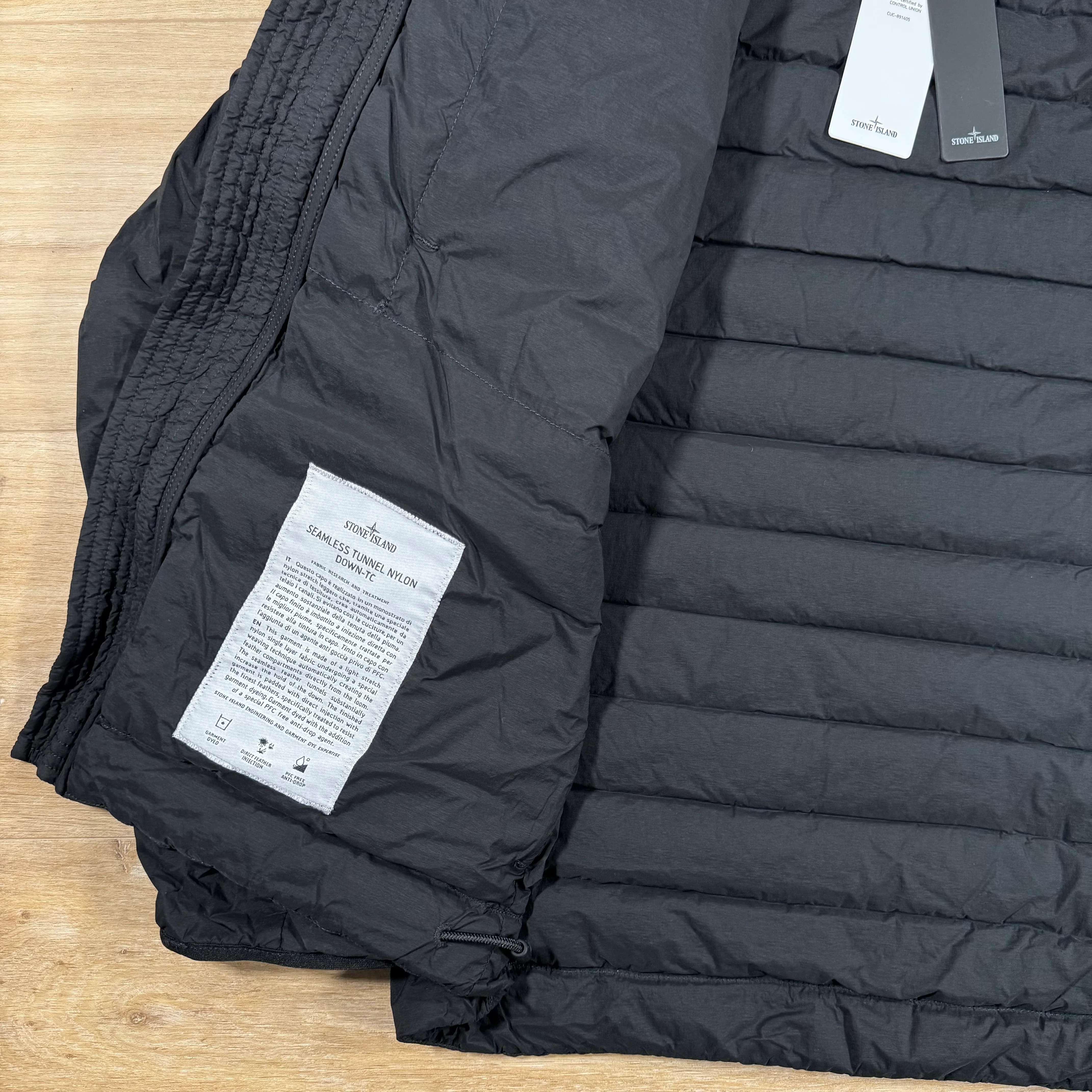 Stone Island Seamless Tunnel Nylon Down-TC Hooded Jacket in Black - Image 6