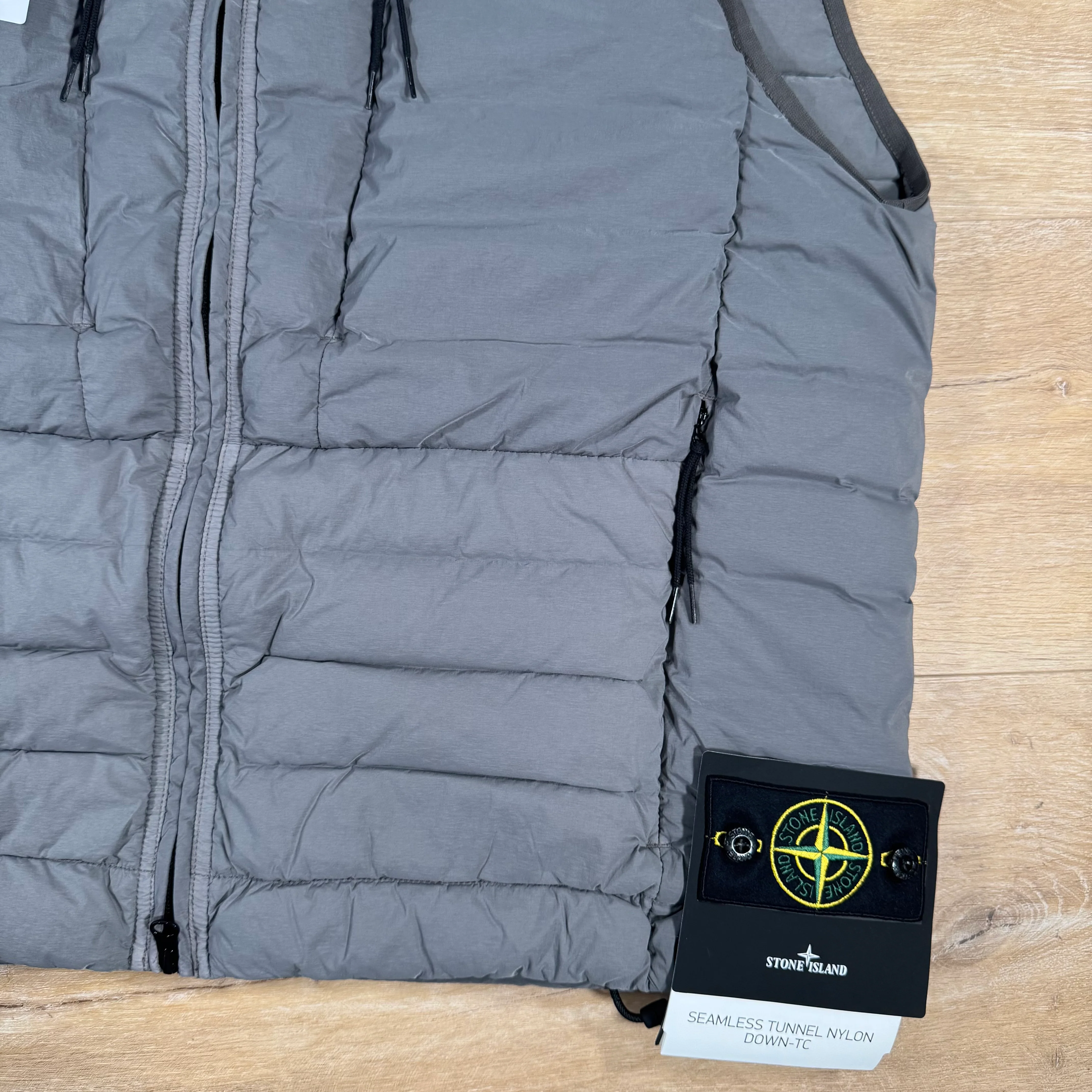 Stone Island Seamless Tunnel Nylon Down-TC Vest in Cement - Image 3