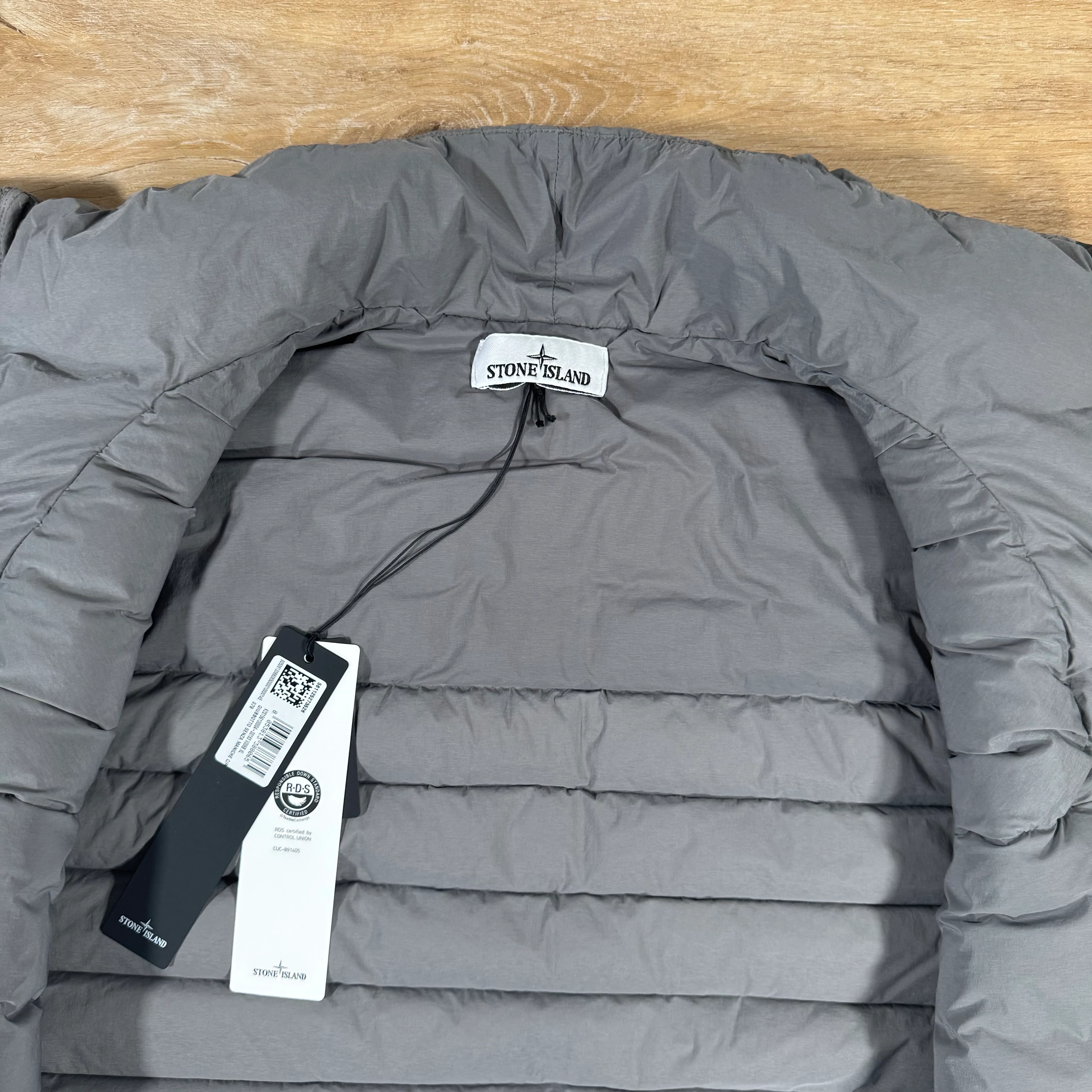 Stone Island Seamless Tunnel Nylon Down-TC Vest in Cement - Image 5