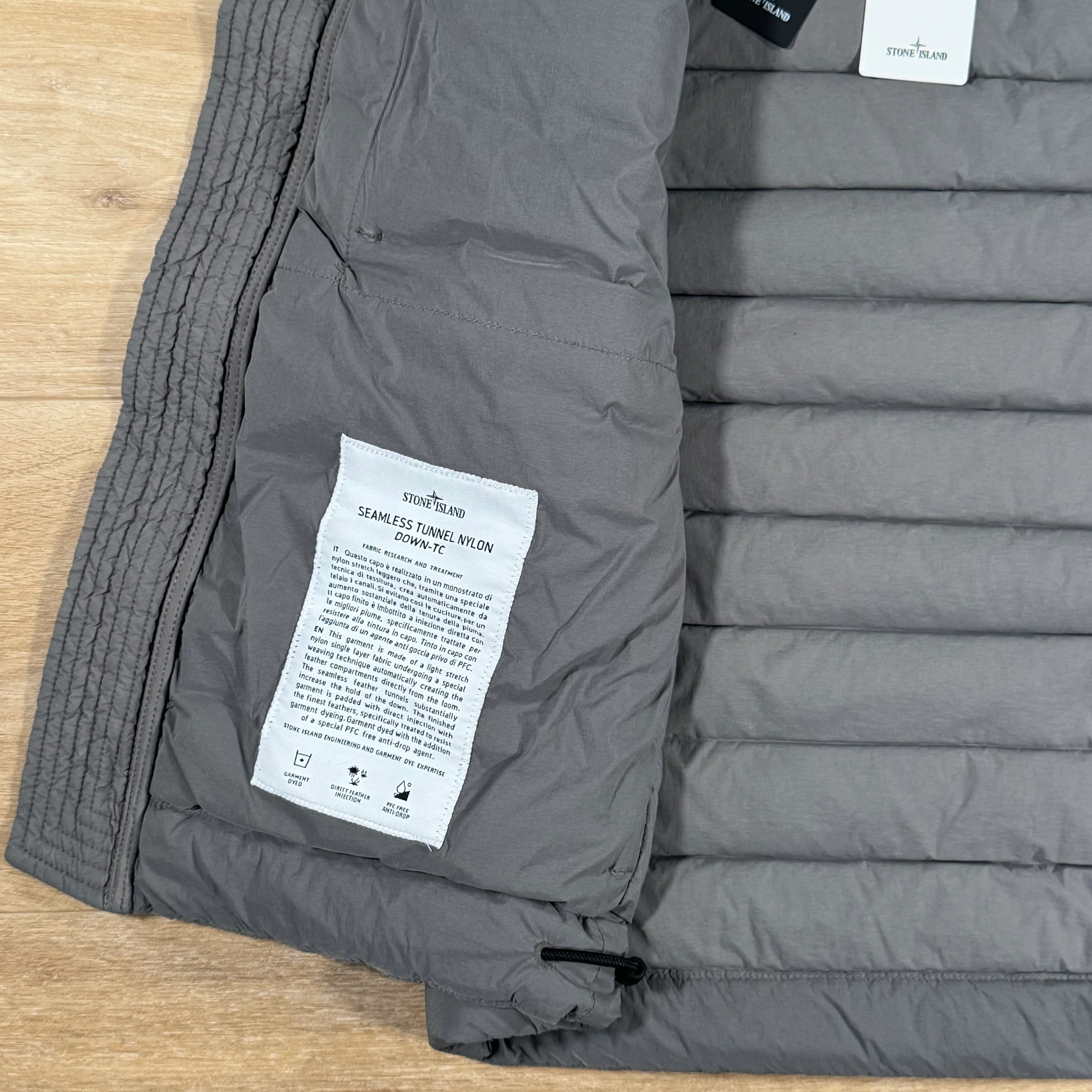 Stone Island Seamless Tunnel Nylon Down-TC Vest in Cement - Image 6