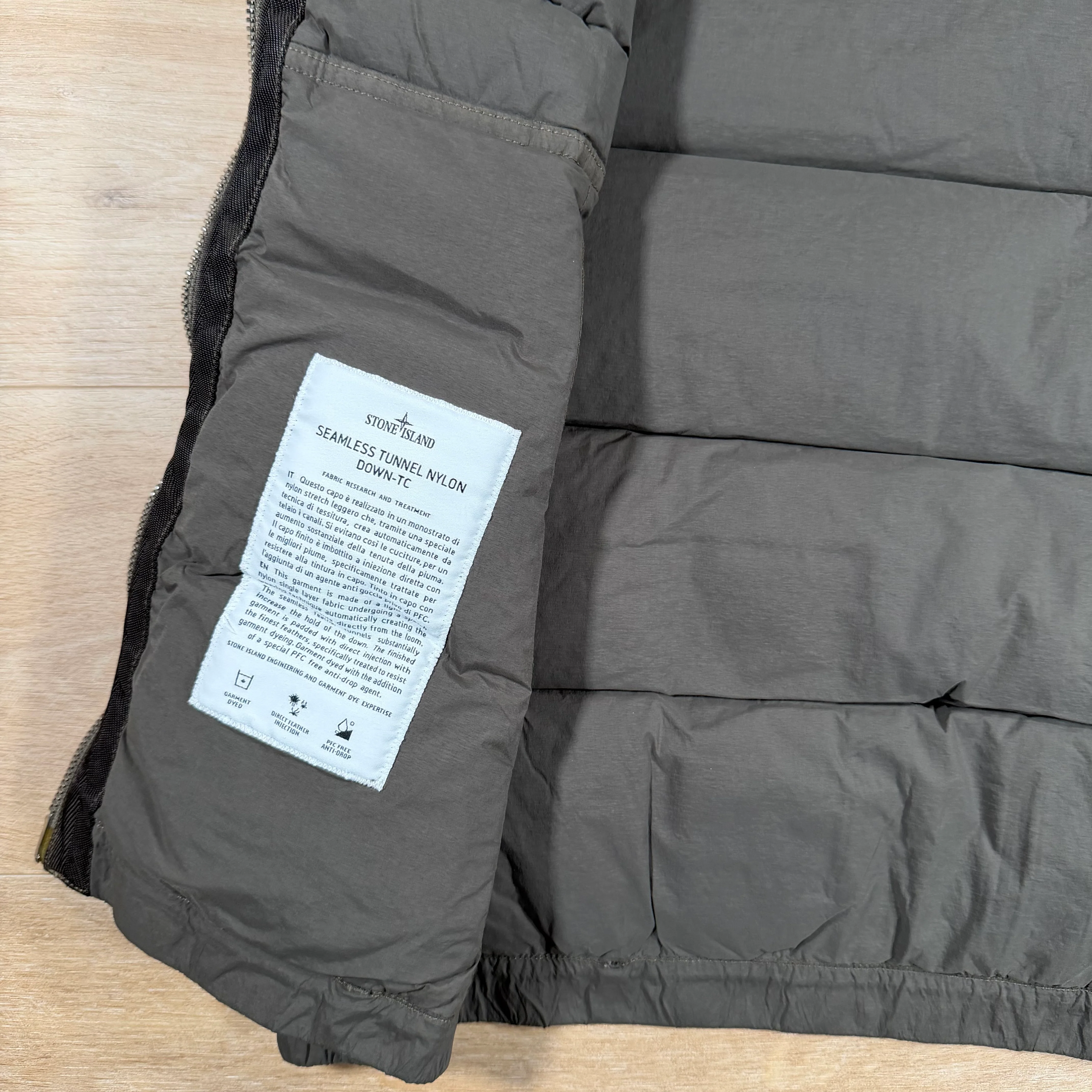 Stone Island Seamless Tunnel Nylon Down-TC Vest in Military Green - Image 6