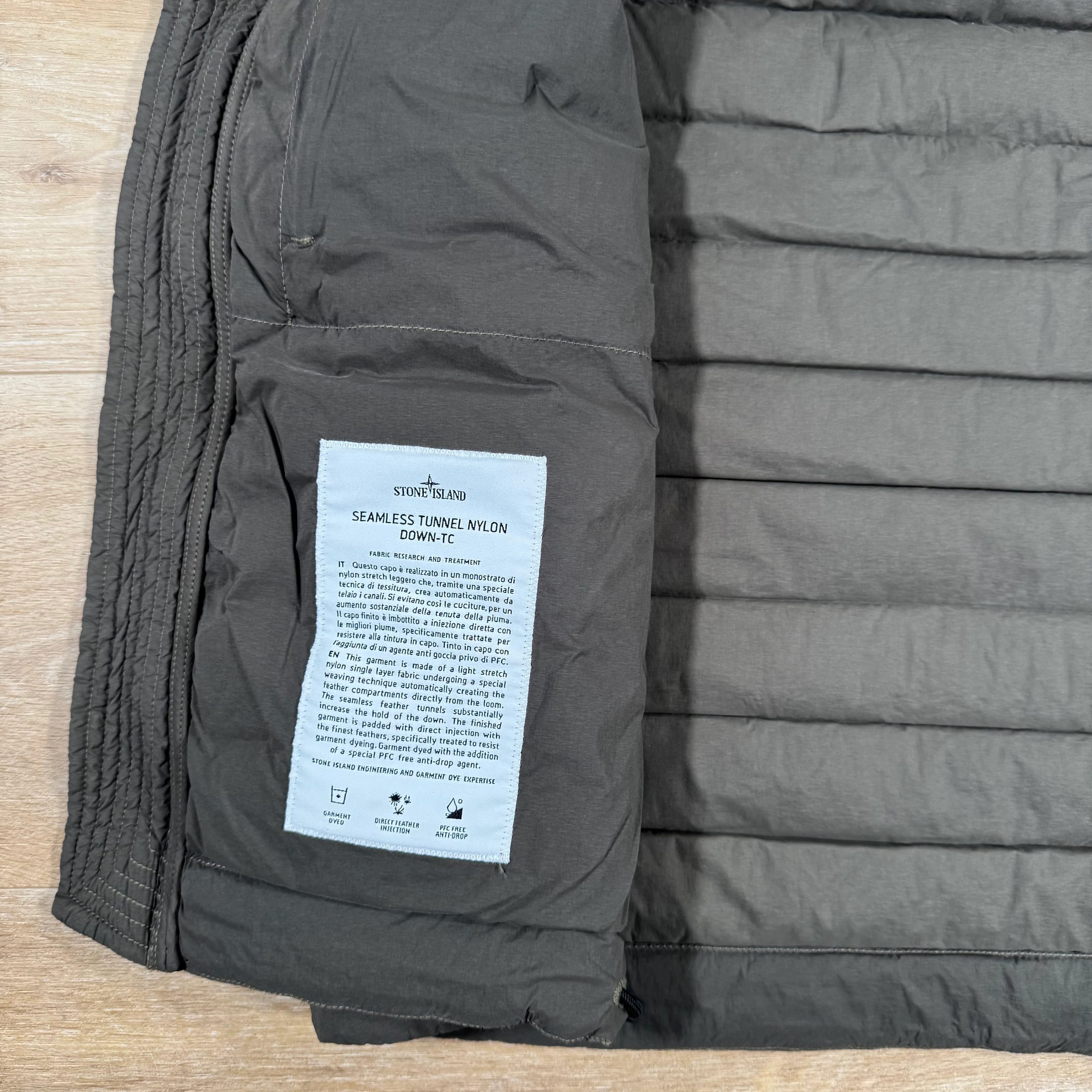 Stone Island Seamless Tunnel Nylon Down-TC Vest in Military Green - Image 6