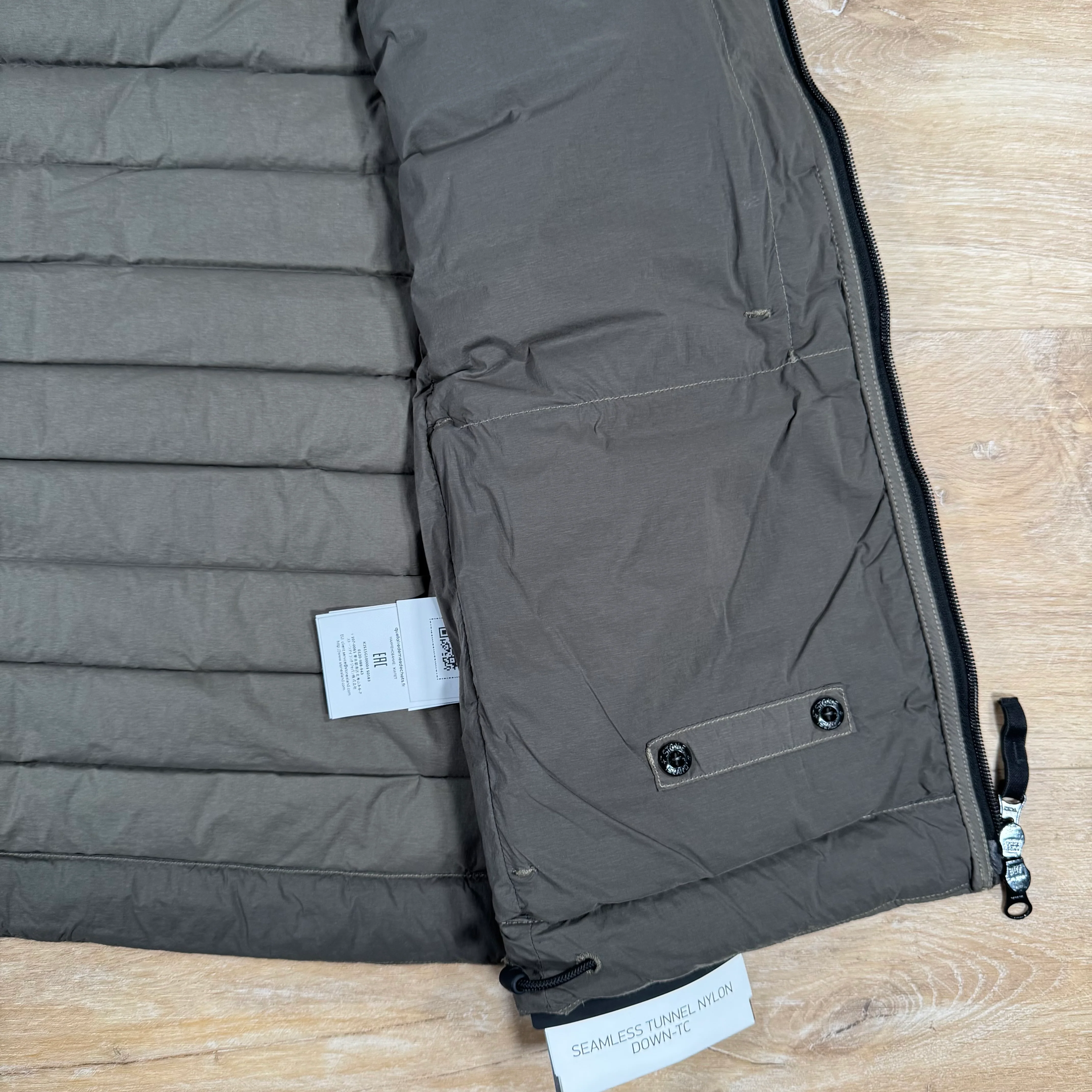 Stone Island Seamless Tunnel Nylon Down-TC Vest in Military Green - Image 7