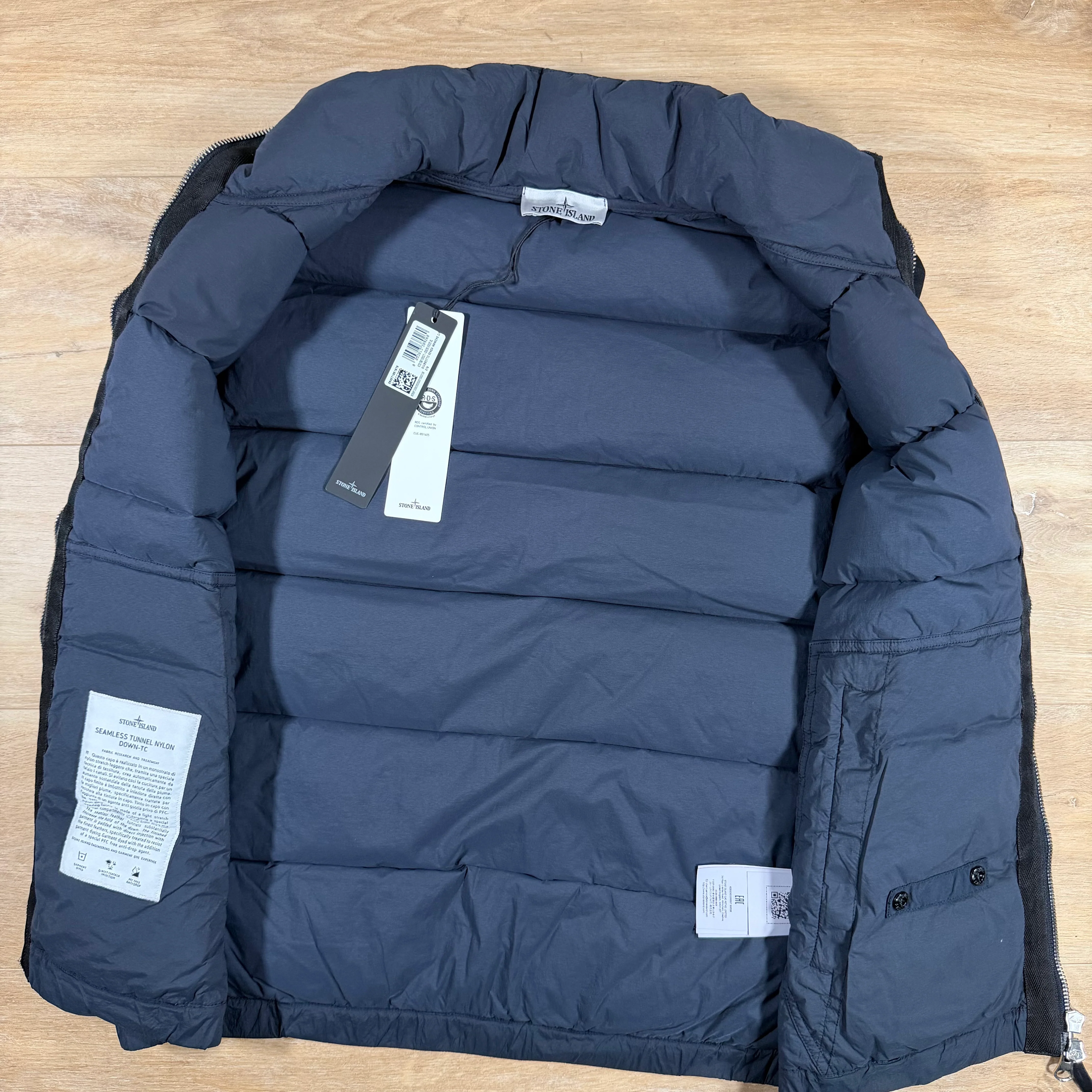 Stone Island Seamless Tunnel Nylon Down-TC Vest in Navy - Image 4