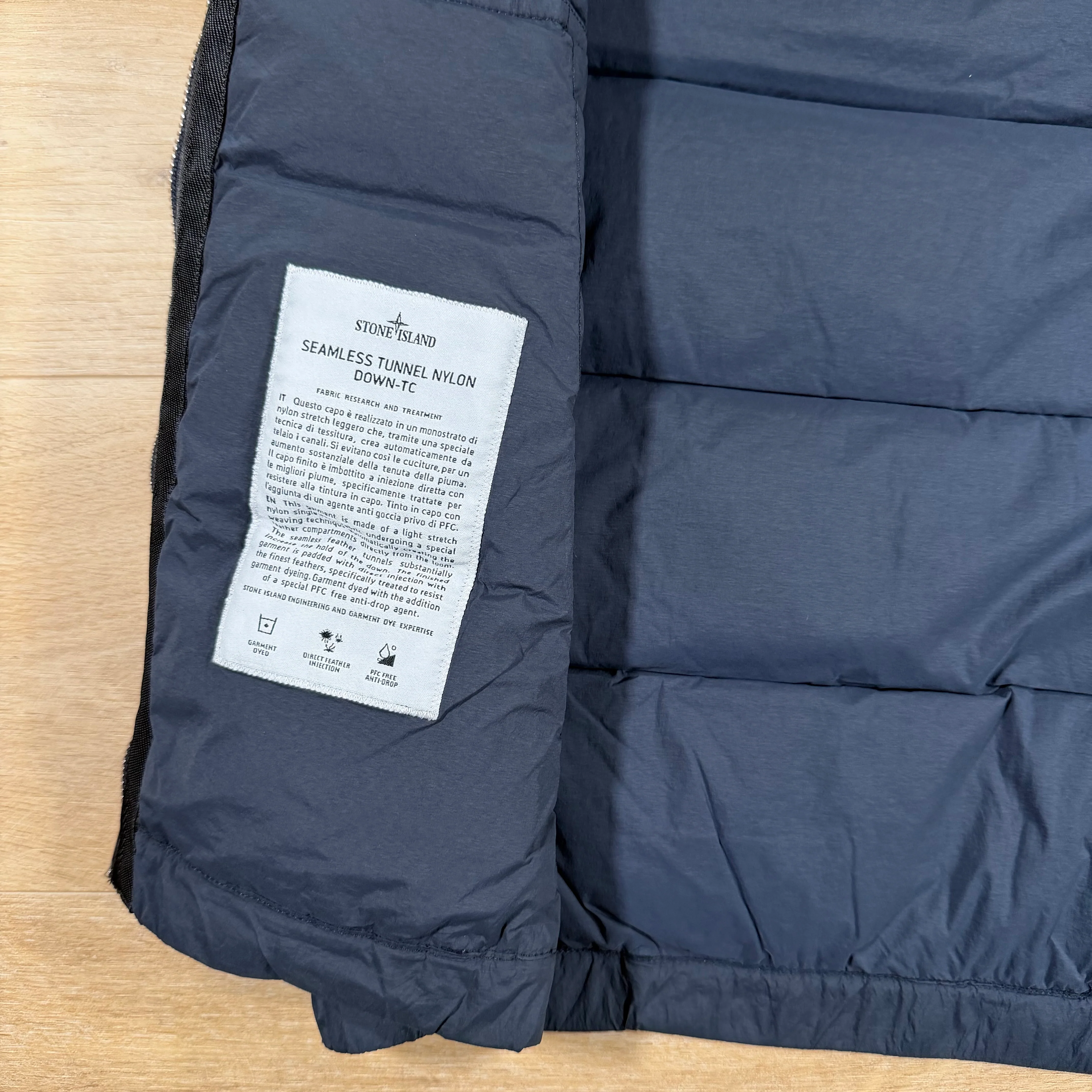 Stone Island Seamless Tunnel Nylon Down-TC Vest in Navy - Image 6
